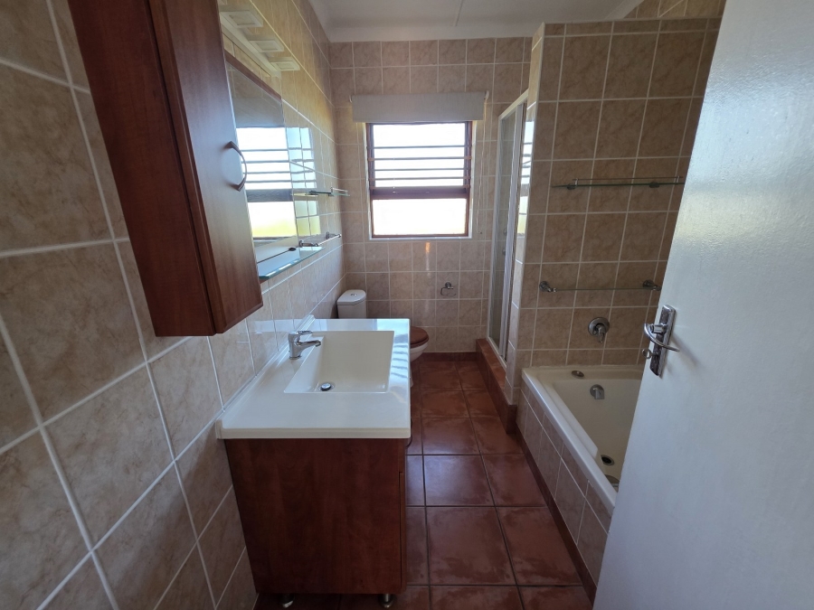 4 Bedroom Property for Sale in Wavecrest Eastern Cape